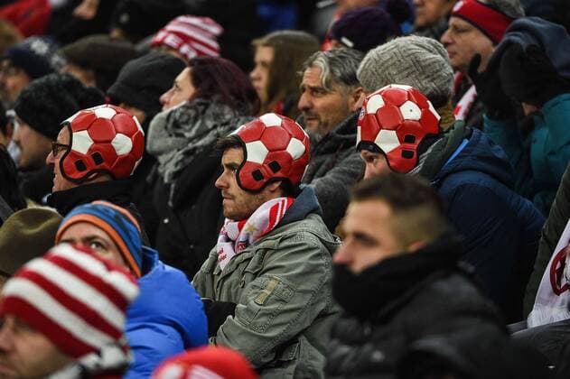 GER, Champions League, FC Bayern Muenchen vs Atletico Madrid 06.12.2016, Allianz-Arena, Muenchen, GER, Champions League, FC Bayern Muenchen vs Atletico Madrid, im Bild Rot-weisse Fussballfans nordphotox xSchreyer