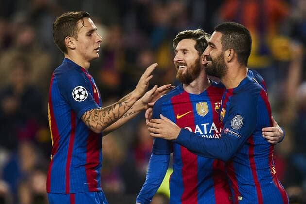 06.12.2016, xslx, Fussball UEFA Champions League, FC Barcelona Barca - Borussia Moenchengladbach, emspor, v.l. Arda Turan (FC Barcelona) 3er von Links jubeln gemeinsam mit Lucas Digne (FC Barcelona) und Lionel Messi (FC Barcelona) zum 4-0 Barcelona