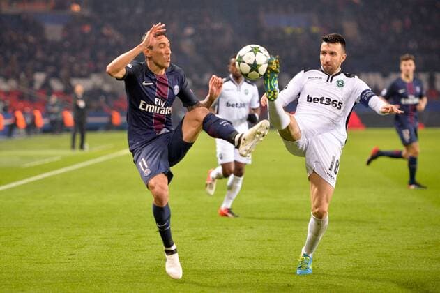 Fußball, CL, Paris St. Germain - Ludogorez Rasgrad 11 ANGEL DI MARIA (psg) - 18 Svetoslav Dyakov (lud) FOOTBALL : Paris Saint Germain vs Ludogorez Razgrad - Champions League - 06 12 2016 AnthonyBIBARD FEP Panoramic 