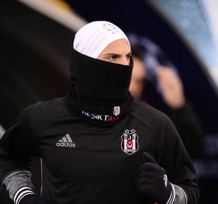 Fußball, CL, Dynamo Kiew - Besiktas Istanbul UEFA Champions League Group B match between Dynamo Kiev and Besiktas at NSK Olympiyskiy Stadium in Kiev , Ukraine , December 06 , 2016. Final Score : Dynamo Kiev 6 - Besiktas 0 Pictured : Ricardo Quaresma of Besiktas . 
