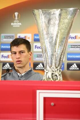 SOCCER - UEFA EL, RBS vs Schalke, preview SALZBURG,AUSTRIA,07.DEC.16 - SOCCER - UEFA Europa League, group stage, Red Bull Salzburg vs FC Schalke 04, preview, press conference PK Pressekonferenz of RBS. Image shows Stefan Lainer (RBS). Keywords: trophy. GEPAxpictures xFelixxRoittner