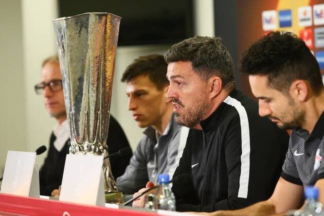 SOCCER - UEFA EL, RBS vs Schalke, preview SALZBURG,AUSTRIA,07.DEC.16 - SOCCER - UEFA Europa League, group stage, Red Bull Salzburg vs FC Schalke 04, preview, press conference PK Pressekonferenz of RBS. Image shows head coach Oscar Garcia (RBS). Keywords: trophy. GEPAxpictures xFelixxRoittner