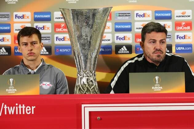 SOCCER - UEFA EL, RBS vs Schalke, preview SALZBURG,AUSTRIA,07.DEC.16 - SOCCER - UEFA Europa League, group stage, Red Bull Salzburg vs FC Schalke 04, preview, press conference PK Pressekonferenz of RBS. Image shows Stefan Lainer and head coach Oscar Garcia (RBS). Keywords: trophy. GEPAxpictures xFelixxRoittner
