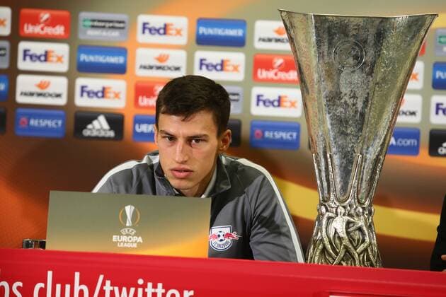 SOCCER - UEFA EL, RBS vs Schalke, preview SALZBURG,AUSTRIA,07.DEC.16 - SOCCER - UEFA Europa League, group stage, Red Bull Salzburg vs FC Schalke 04, preview, press conference PK Pressekonferenz of RBS. Image shows Stefan Lainer (RBS). Keywords: Trophy. GEPAxpictures xFelixxRoittner
