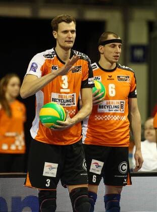 Robert Kromm, Felix Fischer Aktion Oberkoerper Oberkörper Volleyball CEV CL Championsleague Herren Saison 2016 2017 06.12.2016 BR Volleys Berlin BRV vs. Cucine Lube Civitanova