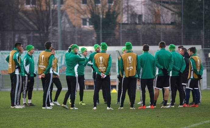 SOCCER - UEFA EL, Rapid vs Bilbao, preview VIENNA,AUSTRIA,07.DEC.16 - SOCCER - UEFA Europa League, group stage, SK Rapid Wien vs Athletic Club Bilbao, preview, training of Rapid. Image shows the team of Rapid. GEPAxpictures xPhilippxBrem