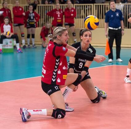 VOLLEYBALL - 1. BUNDESLIGA FRAUEN - 07.12.2016, VC WIESBADEN vs. DRESDNER SC, Gina Mancuso, Myrthe Schootr (DSC), -