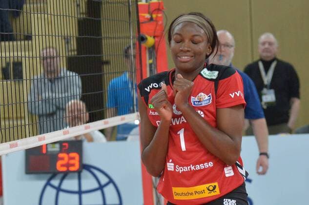 07.12.2016, xtkx, Volleyball 1.Bundesliga Damen, VC Wiesbaden - Dresdener SC, emspor, v.l. Britnee Cooper (Dresden), Wiesbaden