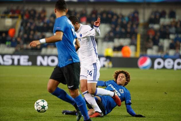 Kobenhavn s Youssef Toutouh and Club s Felipe Gedoz Da Conceicao fight for the ball during the sixth and last game of the group stage of the Europa League competition between Belgian soccer team Club Brugge and Dannish club FC Kopenhagen, in the group G, Wednesday 07 December 2016, in Brugge. KURTxDESPLENTER  x04993112x