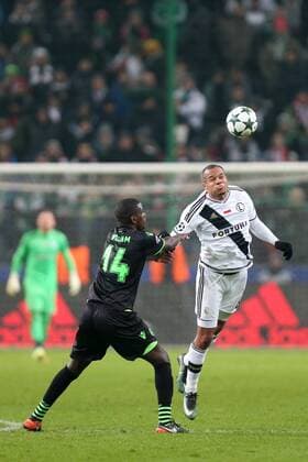Fußball, CL, Legia Warschau - Sporting Lissabon 07.12.2016 WARSZAWA, FOOTBALL, UEFA CHAMPIONS LEAGUE - LEGIA WARSZAWA - SPORTING LISBON: WILLIAM CARVALHO VADIS ODJIDJA OFOE  161207PYK0146