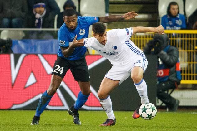 Fußball, CL, FC Brügge - FC Kopenhagen Club s Stefano Denswil and Kobenhavn s Andrija Pavlovic fight for the ball during the sixth and last game of the group stage of the Europa League competition between Belgian soccer team Club Brugge and Dannish club FC Kopenhagen, in the group G, Wednesday 07 December 2016, in Brugge. KURTxDESPLENTER  x04993186x