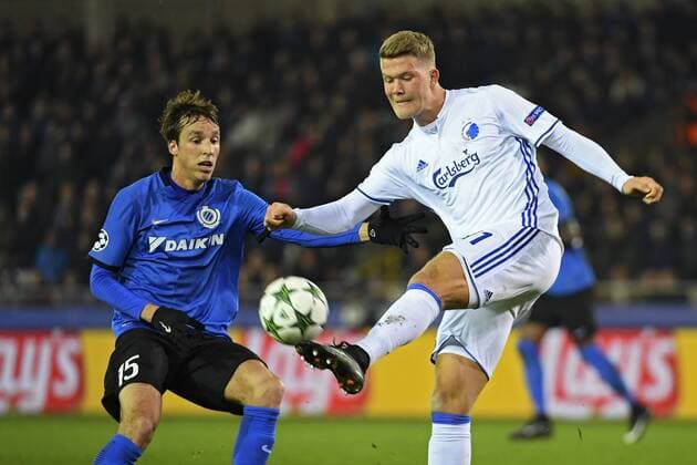 Fußball, CL, FC Brügge - FC Kopenhagen Tomas Pina midfielder of Club Brugge, Andreas Cornelius of FC Kobenhavn FOOTBALL : FC Brügge vs FC Kopenhagen - Champions League - 07 12 2016 PhotoNews Panoramic  665586699