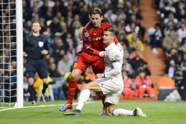 Real Madrid s Cristiano Ronaldo and Borussia Dortmund Roman Weidenfeller during the UEFA Champions League match between Real Madrid and Borussia Dortmund at Santiago Bernabeu Stadium in Madrid, Spain. December 07, 2016.  (20161207021)