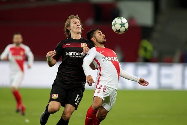 07.12.2016 - Tin Jedvaj (Bayer 04 Leverkusen) im Zweikampf mit Corentin Jean (AS Monaco) beim Champions League Gruppenspiel (Saison 2016 17) Bayer Leverkusen - AS Monaco. Copyright Thomas Pakusch