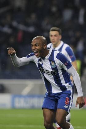 Fußball, CL, FC Porto - Leicester City December 7, 2016 - Porto, Porto, Portugal - Porto s Algerian forward Yacine Brahimi celebrates after scoring goal during the UEFA Champions League Group G, match between FC Porto and Leicester City FC, at Dragao Stadium in Porto on December 7, 2016. FC Porto vs Leicester City FC - UEFA Champions League  - ZUMAn230 20161207_zaa_n230_098