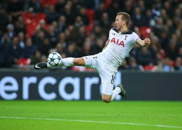 FuÃŸball, CL, Tottenham Hotspur - ZSKA Moskau 07.12.2016. Wembley Stadium, London, England. UEFA Champions League Football. Tottenham Hotspur versus CSKA Moscow. Tottenham Hotspur Forward Harry Kane has a shot which was saved by CSKA Moscow Goalkeeper Igor Akinfeev xMarkxKertonx  ActionPlus11817899