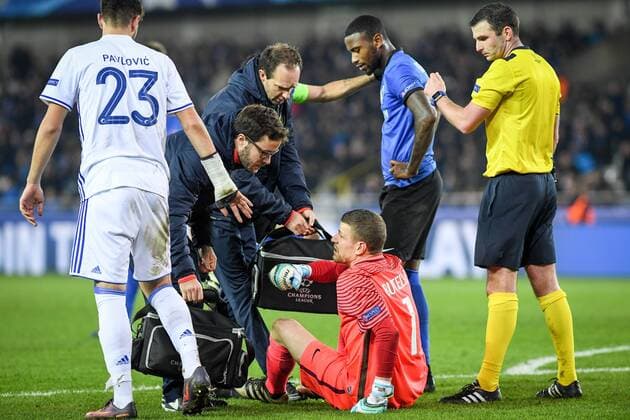 Club s goalkeeper Ludovic Butelle lies injured on the ground during the sixth and last game of the group stage of the Europa League competition between Belgian soccer team Club Brugge and Dannish club FC Kopenhagen, in the group G, Wednesday 07 December 2016, in Brugge. LUCxCLAESSEN  x04993205x