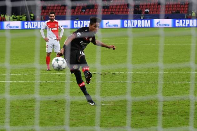GER, Bayer 04 Leverkusen (GER) vs. AS Monaco (FRA) 07.12.2016, BayArena, Leverkusen, Gruppe E, GER, Bayer 04 Leverkusen (GER) vs. AS Monaco (FRA) im Bild: 11 Meter für Leverkusen Wendell (Leverkusen 18), maxcht ihn rein nordphotox xMeuter