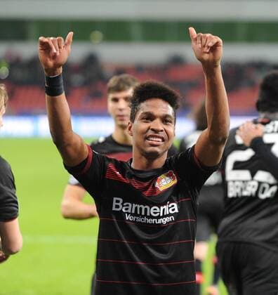 Themen der Woche - SPORT Bilder des Tages - SPORT Championsleague: Bayer 04 Leverkusen - AS Monaco 07.12.2016. Der Elfmeterschütze zum 3:0 Wendell jubelt vor der Fankurve. HM