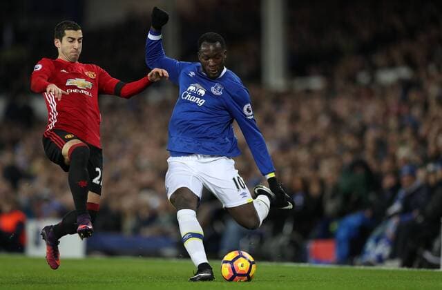 Henrik Mkhitaryan of Manchester United ManU and Romelu Lukaku of Everton during the Premier League match at Goodison Park, Liverpool. Picture date: December 4th, 2016.Photo credit should read: Lynne Cameron Sportimage EDITORIAL USE ONLY. No use with unauthorised audio, video, data, fixture lists, club league logos or live services. Online in-match use limited to 120 images, no video emulation. No use in betting, games or single club league player publications.