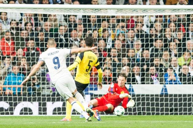 Real Madrid s Karim Benzema, Borussia Dortmund Roman Weidenfeller, Marc Bartra during Champions League match between Real Madrid and Borussia Dortmund at Santiago Bernabeu Stadium in Madrid , Spain. December 07, 2016.  (20161207008)