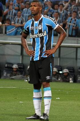Final Gr?mio X Atl?tico MG PORTO ALEGRE, RS - 07.12.2016: FINAL GRÊMIO X ATLÉTICO MG - Walace player, Gremio, in the match between Gremio and Atletico-MG. Set back from the end of Brazil& 39;s 2016 World Cup at the Arena Gremio in Porto Alegre RS. (Photo: Eldio Suzano Fotoarena) x1240785x  EldioxSuzano