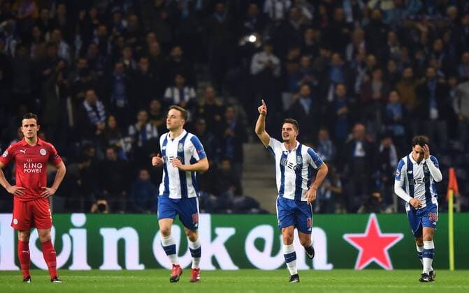 PORTO, Dec.7, 2016 -- Porto s Andre Silva (3rd L) celebrates his goal with his teammates during the UEFA Champions League Group G football match between FC Porto and Leicester City FC at Dragon stadium in Porto, Portugal, Dec. 7, 2016. Porto won 5-0. ) (SP)PORTUGAL-PORTO-UEFA CHAMPIONS LEAGUE ZhangxLiyun 