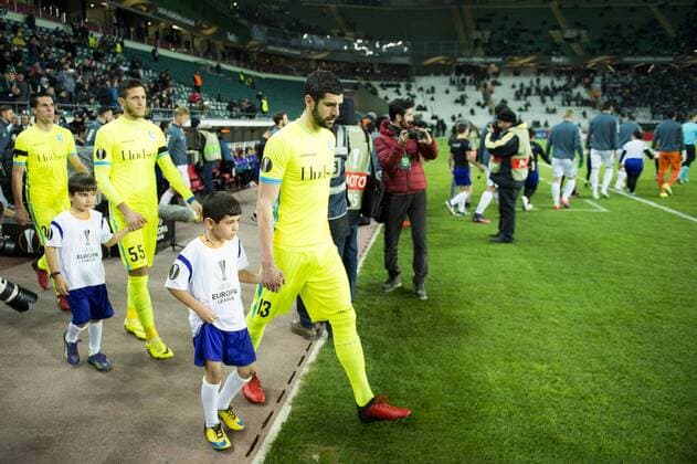 Gent s Rami Gershon and Gent s Stefan Mitrovic pictured at the start of the sixth and last game of the group stage of the Europa League competition in the group H, between Belgian first league soccer team KAA Gent and Turkish soccer club Konyaspor in Konya, Turkey, Thursday 08 December 2016. JASPERxJACOBS  x04993611x