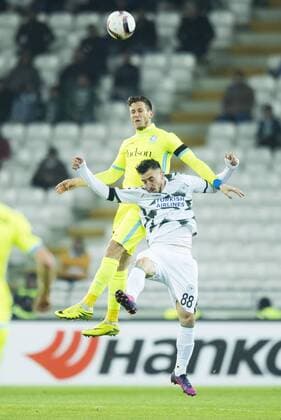 Gent s Rami Gershon and Konyaspor s Ioan Hora fight for the ball during the sixth and last game of the group stage of the Europa League competition in the group H, between Belgian first league soccer team KAA Gent and Turkish soccer club Konyaspor in Konya, Turkey, Thursday 08 December 2016. JASPERxJACOBS  x04993637x