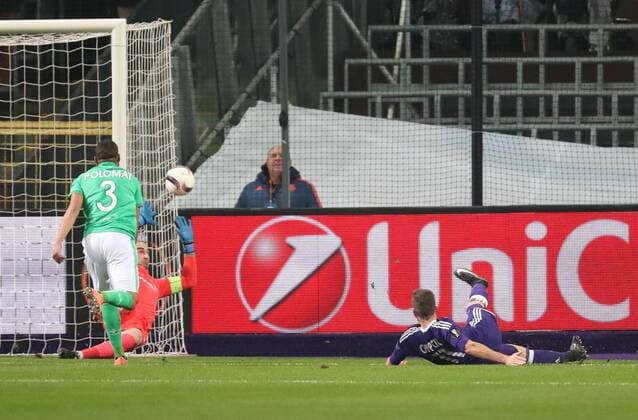 Anderlecht s Alexandru Chipciu scores the 1-0 goal during the sixth and last game in the group stage (group C) of the UEFA Europa League competition between Belgian soccer club RSC Anderlecht and French club AS Saint-Etienne, in Brussels, Thursday 08 December 2016. Anderlecht is already qualified for the next stage. VIRGINIExLEFOUR  x04993845x