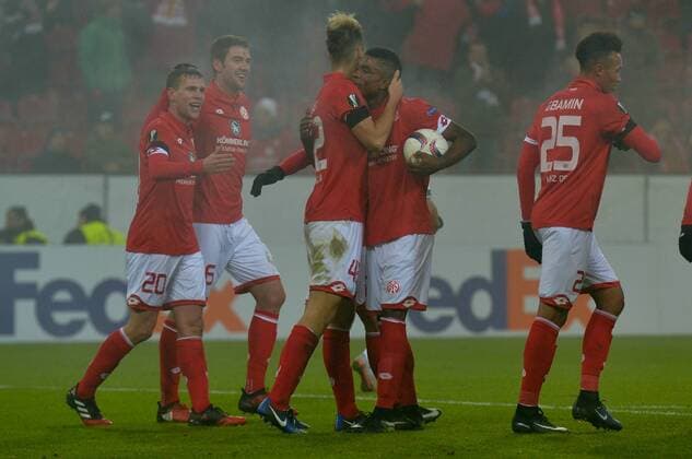 08.12.2016, xtkx, Fussball Europa League, FSV Mainz 05 - FK Qaebaelae, emspor, v.l. Alexander Hack (Mainz 05) , Jhon Cordoba (Mainz 05) , Mainz