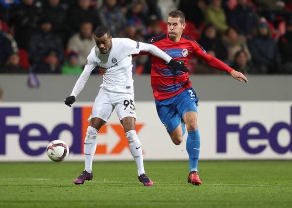 SOCCER - UEFA EL, Plzen vs A.Wien PRAGUE,CZECH REPUBLIC,08.DEC.16 - SOCCER - UEFA Europa League, group stage, FC Viktoria Plzen vs FK Austria Wien. Image shows Felipe Pires (A.Wien) and Lukas Hejda (Pilsen). GEPAxpictures xChristianxOrt