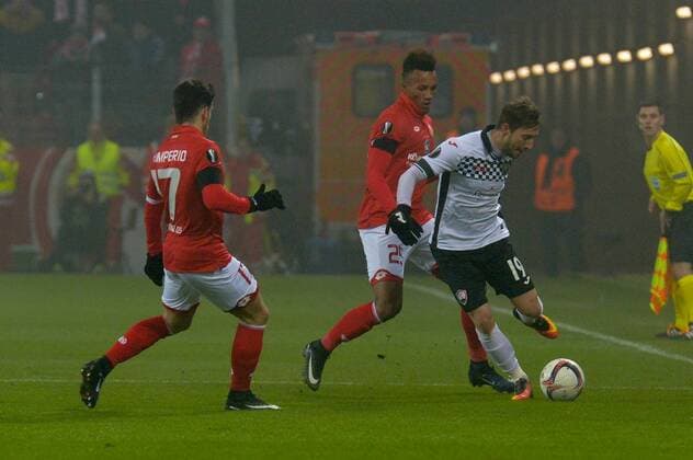 08.12.2016, xtkx, Fussball Europa League, FSV Mainz 05 - FK Qaebaelae, emspor, v.l. Jairo Sampeiro (Mainz 05) , Jean Philipp Gbarmin (Mainz 05) , Filip Ozobic (Gabala) , Mainz