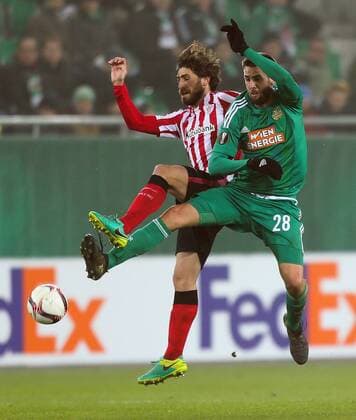 Bilder des Tages - SPORT SOCCER - UEFA EL, Rapid vs Bilbao VIENNA,AUSTRIA,08.DEC.16 - SOCCER - UEFA Europa League, group stage, SK Rapid Wien vs Athletic Club Bilbao. Image shows Yerai Alvarez (Bilbao) and Tomi Correa (Rapid). GEPAxpictures xPhilippxBrem