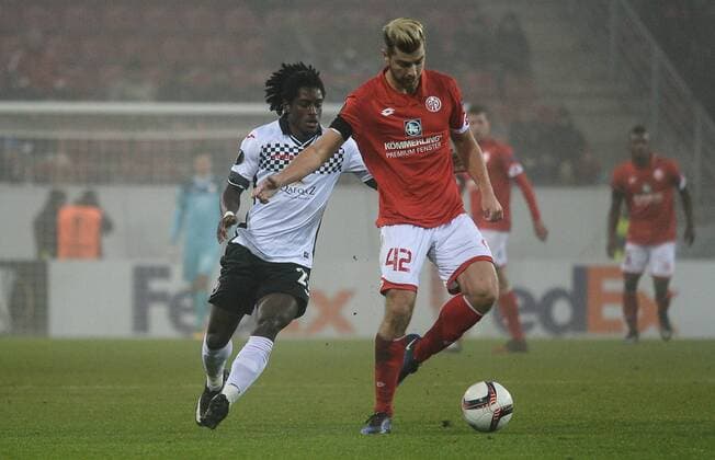 08.12.2016, xmhx, Fussball Europa League, FSV Mainz 05 - FK Qaebaelae, emspor, v.l. Theo Weeks (FK Qäbälä), Alexander Hack (1.FSV Mainz 05) Mainz