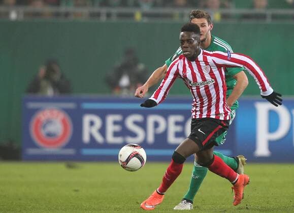 SOCCER - UEFA EL, Rapid vs Bilbao VIENNA,AUSTRIA,08.DEC.16 - SOCCER - UEFA Europa League, group stage, SK Rapid Wien vs Athletic Club Bilbao. Image shows Inaki Williams (Bilbao) and Maximilian Hofmann (Rapid). GEPAxpictures xPatrickxLeuk