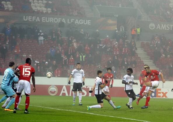 Deutschland - - Fussball - 8.12.2016 Europa League 1. Runde 1. FSV Mainz 05 (mz) - FK Qaebaelae (q) 1:0 durch Alexander HACK (1. FSV Mainz 05), re Fussball-Europa-League 1. FSV Mainz 05