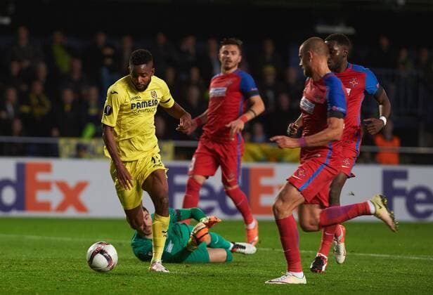 December 8, 2016 - Vila-Real, Castellon, Spain - Cedric Bakambu of Villarreal CF during the UEFA Europa League group L football match beetween Villarreal CF and Steaua Bucuresti at Estadio El Madrigal, in Vila-real, Spain on December 8, 2016. Villarreal CF v FC Steaua Bucuresti - UEFA Europa League  - ZUMAn230 20161208_zaa_n230_019