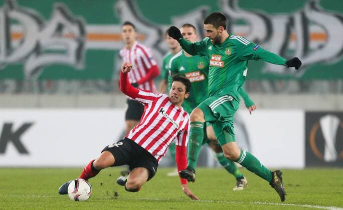 SOCCER - UEFA EL, Rapid vs Bilbao VIENNA,AUSTRIA,08.DEC.16 - SOCCER - UEFA Europa League, group stage, SK Rapid Wien vs Athletic Club Bilbao. Image shows Mikel Vesga (Bilbao) and Tomi Correa (Rapid). GEPAxpictures xPhilippxBrem