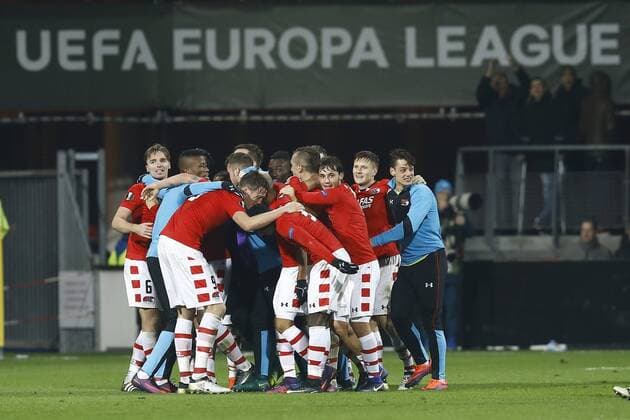 (l-r) AZ players celebrateduring the UEFA Europa League group D match between AZ Alkmaar and FC Zenit on December 08, 2016 at the AFAS stadium in Alkmaar, The Netherlands. AZ v FC Zenit UEFA Europa League 2016 2017 xVIxxIVx 6727144