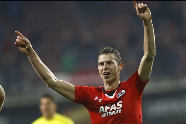 Robert Muhren of AZ Alkmaar celebratesduring the UEFA Europa League group D match between AZ Alkmaar and FC Zenit on December 08, 2016 at the AFAS stadium in Alkmaar, The Netherlands. AZ v FC Zenit UEFA Europa League 2016 2017 xVIxxIVx 6727145