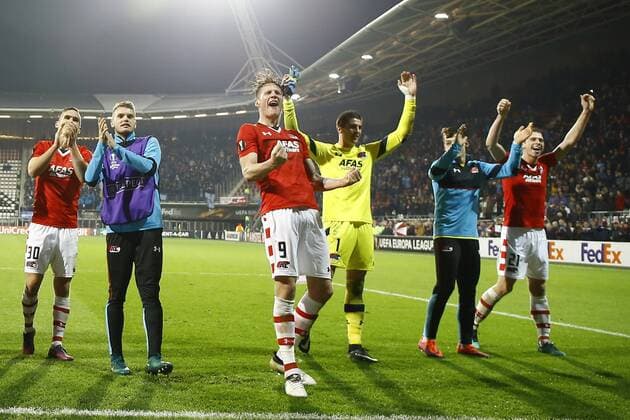 (l-r) Stijn Wytens of AZ Alkmaar, Thomas Ouwejan of AZ Alkmaar, Wout Weghorst of AZ Alkmaar, Sergio Rochet of AZ Alkmaar, Nick Olij of AZ Alkmaar, Robert Muhren of AZ Alkmaarduring the UEFA Europa League group D match between AZ Alkmaar and FC Zenit on December 08, 2016 at the AFAS stadium in Alkmaar, The Netherlands. AZ v FC Zenit UEFA Europa League 2016 2017 xVIxxIVx 6727178