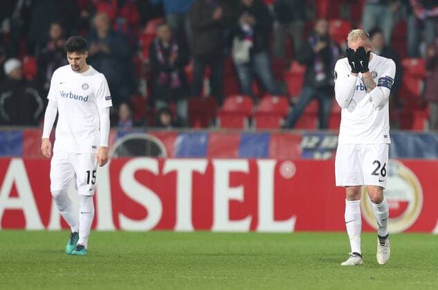 SOCCER - UEFA EL, Plzen vs A.Wien PRAGUE,CZECH REPUBLIC,08.DEC.16 - SOCCER - UEFA Europa League, group stage, FC Viktoria Plzen vs FK Austria Wien. Image shows the disappointment of Tarkan Serbest (A.Wien) and Raphael Holzhauser (A.Wien). GEPAxpictures xChristianxOrt