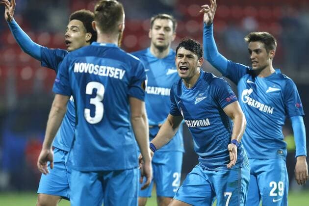 (l-r) Axel Witsel of FC Zenit St. Petersburg, Ivan Novoseltsev of FC Zenit St. Petersburg, Giuliano of FC Zenit St. Petersburg, Robert Mak of FC Zenit St. Petersburgduring the UEFA Europa League group D match between AZ Alkmaar and FC Zenit on December 08, 2016 at the AFAS stadium in Alkmaar, The Netherlands. AZ v FC Zenit UEFA Europa League 2016 2017 xVIxxIVx 6727345
