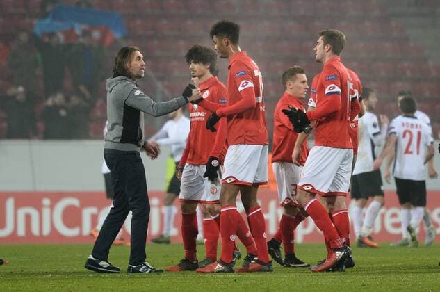 08.12.2016, xmhx, Fussball Europa League, FSV Mainz 05 - FK Qaebaelae, emspor, v.l. Martin Schmidt (Trainer 1.FSV Mainz 05) Andre Ramalho (1.FSV Mainz 05), Gerrit Holtmann (1.FSV Mainz 05), Stefan Bell (1.FSV Mainz 05), Freude, Jubel Mainz