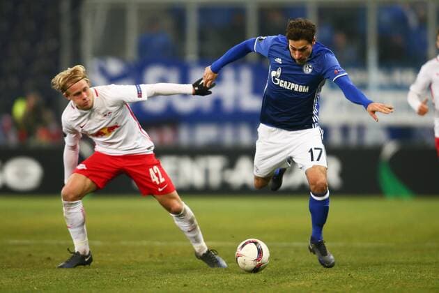 SOCCER - UEFA EL, RBS vs Schalke SALZBURG,AUSTRIA,08.DEC.16 - SOCCER - UEFA Europa League, group stage, Red Bull Salzburg vs FC Schalke 04. Image shows Xaver Schlager (RBS) and Benjamin Stambouli (Schalke). GEPAxpictures xFelixxRoittner