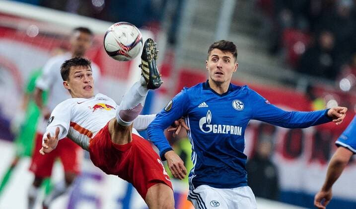 08.12.2016, Red Bull Arena, Salzburg, AUT, UEFA EL, FC Red Bull Salzburg vs Schalke 04, Gruppe I, im Bild Stefan Lainer (FC Red Bull Salzburg), Alessandro Schoepf (FC Schalke 04) during the UEFA Europa League group I match between FC Red Bull Salzburg and Schalke 04 at the Red Bull Arena in Salzburg, Austria on 2016 12 08. Salzburg  EX_JFK  