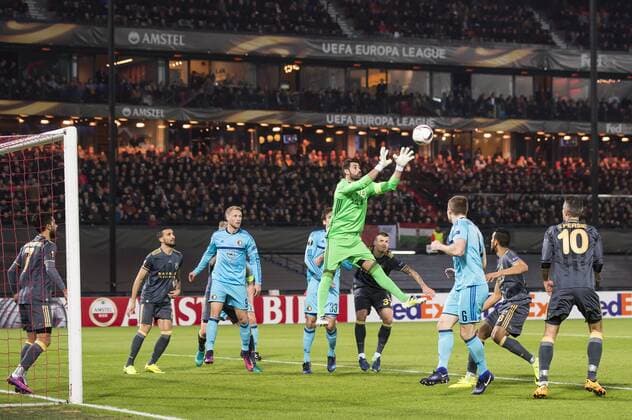 (L-R) Alper Potuk of Fenerbahce SK, Mehmet Topal of Fenerbahce SK, Nicolai Jorgensen of Feyenoord, Eric Botteghin of Feyenoord, goalkeeper Volkan Demirel of Fenerbahce SK, Martin Skrtel of Fenerbahce SK, Jan-Arie van der Heijden of Feyenoord, Josef de Souza Dias of Fenerbahce SK, Robin van Persie of Fenerbahce SKduring the Europa League group A match between Feyenoord and Fenerbahce SK on December 08, 2016 at the Kuip stadium in Rotterdam, The Netherlands. Feyenoord v Fenerbahce SK UEFA Europa League 2016 2017 xVIxGerritxvanxKeulenxIVx 6729633
