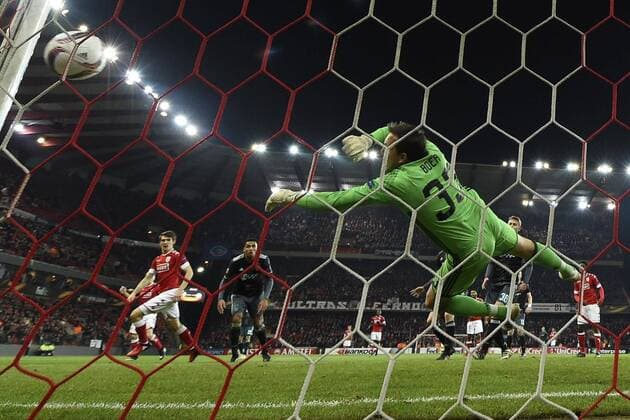 Benito Raman forward of Standard Liege scores a goal , Diederik Boer goalkeeper of Ajax FOOTBALL : Standard Liege vs Ajax Amsterdam - Ligue europeenne UEFA - 08 12 2016 PhotoNews Panoramic  665589923