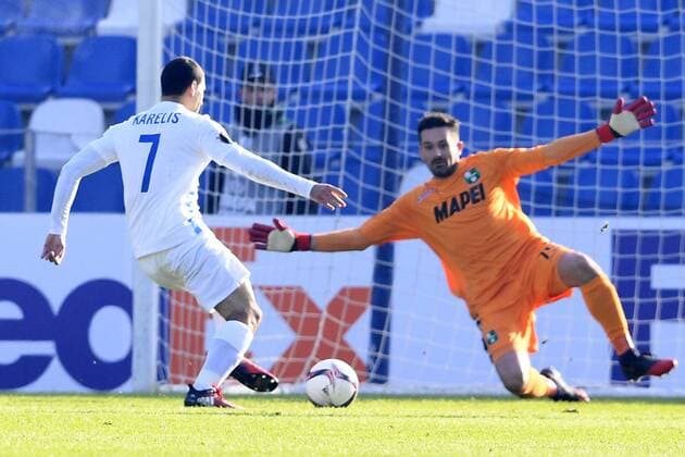 Genk s Nikolaos Karelis and Sassuolo s goalkeeper Gianluca Pegolo fight for the ball during a soccer game between Italian Club U.S. Sassuolo Calcio and Belgian team KRC Genk in Parma, Italy, Friday 09 December 2016, the sixth and last game of the group stage of the Europa League competition, in Group F. The match was scheduled for yesterday, but it was postponed due to heavy fog. YORICKxJANSENS  x04994479x
